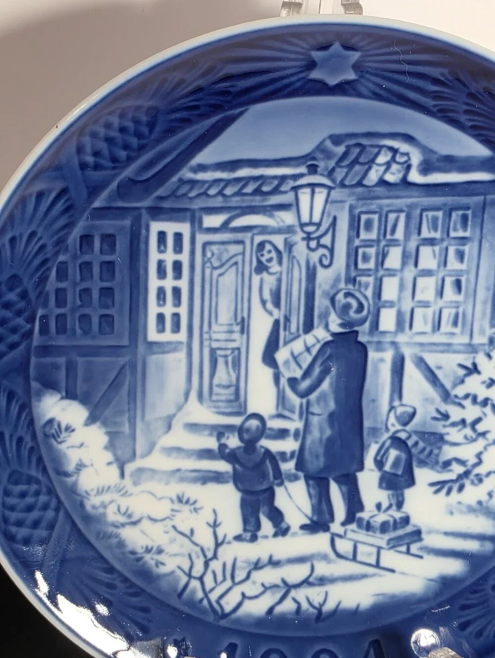 Royal Copenhagen 1994 Christmas Plate Shopping Blue White Porcelain